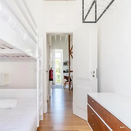 Plum Guide - Sunrise Bumble Apartment